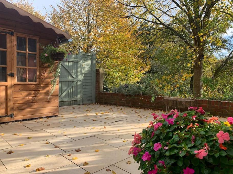 Canal View 2 Bedrooms End Of Terrace Chichester Exterior photo